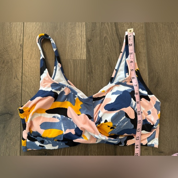 Beach Betty Abstract Crop Bathing Suit Top Size 1X - Picture 7 of 8
